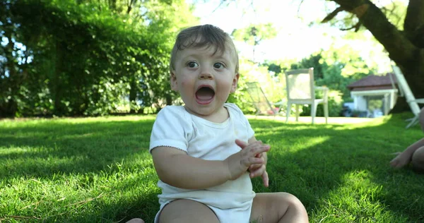 Happy Baby Clapping Hands Outdoor Garden Joyful Handsome Toddler Claps — Fotografia de Stock