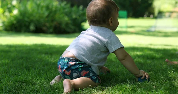 Adorable Baby Crawling Infant Toddler Crawls Outdoors — Stock Photo, Image