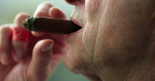 Man Smoking Cigar Close Older Man Mouth Inhaling Smoke — Stock fotografie