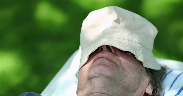 Older Man Asleep Covered Hat Tree Close Senior Person Face — Fotografia de Stock