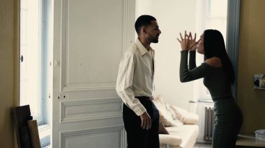 Duygusal Kargaşa _ Samimi Genç Çiftler Köklü İlişkilerin Üstesinden Gelme Çabaları Sarsıcı Bir Tartışma ve Kavga Sahnesi Arasında