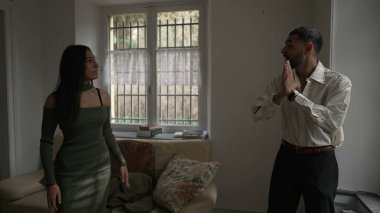 Kırılma Noktası _ Evli Çiftler Arasındaki Gergin İlişki Kargaşanın Ortasındaki Kırılma Noktasına Ulaştı