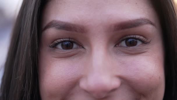 Retrato Uma Jovem Oriente Médio Feliz Olhos Mulher Olhando Para — Vídeo de Stock
