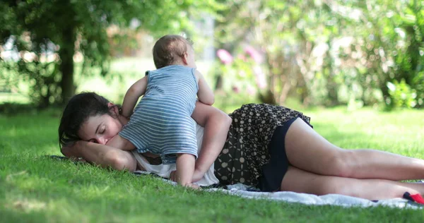 Candid Mother Interaction Baby Mom Biting Caring Infant Toddler Outdoors — Stockfoto