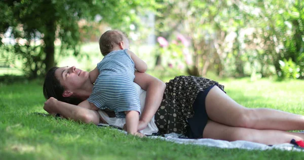 Candid Mother Interaction Baby Mom Biting Caring Infant Toddler Outdoors — Stock fotografie