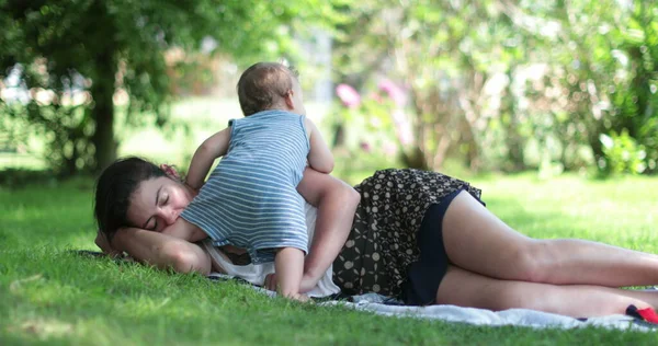 Candid Mother Interaction Baby Mom Biting Caring Infant Toddler Outdoors — Stok fotoğraf