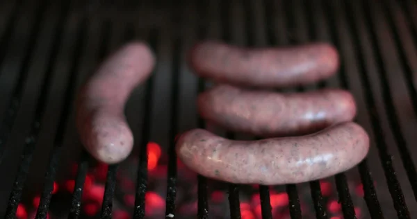 Quatre Saucisses Sur Barbecue Grill — Photo