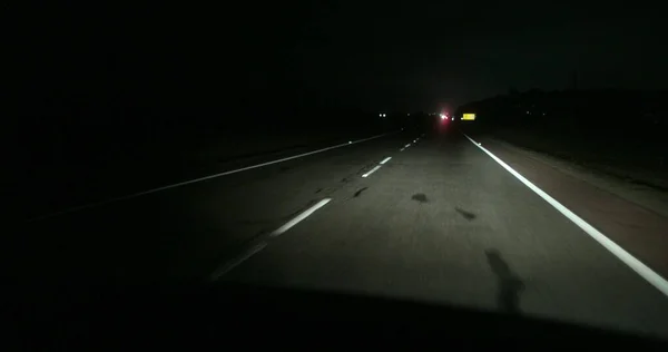 Sürücünün Geceleyin Otobandaki Bakış Açısı — Stok fotoğraf