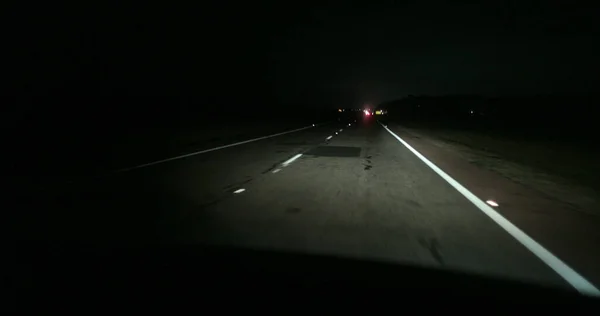 晚上在公路上驾驶的乘客透视 — 图库照片