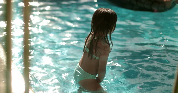 Back Little Girl Child Swimming Pool Overcoming Fear Swim — Stock Photo, Image