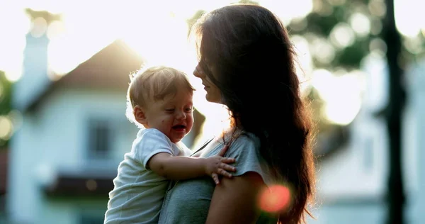 Mother Embracing Posing Baby Infant Sunset Time — Foto Stock