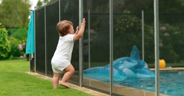 Baby Leaning Swimming Pool Fence Protection Infant Standing Safety Gate — Stock Photo, Image
