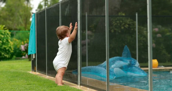 Baby Leaning Swimming Pool Fence Protection Infant Standing Safety Gate — Stock Photo, Image