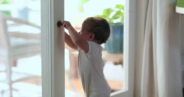 Adorable Baby Wanting Exit Hand Holding Window Knob — Zdjęcie stockowe