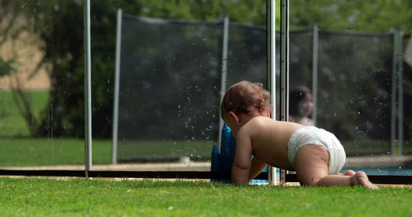 Baby Toddler Outdoor Backyard Garden Next Pool Hot Summer Day — Stok fotoğraf