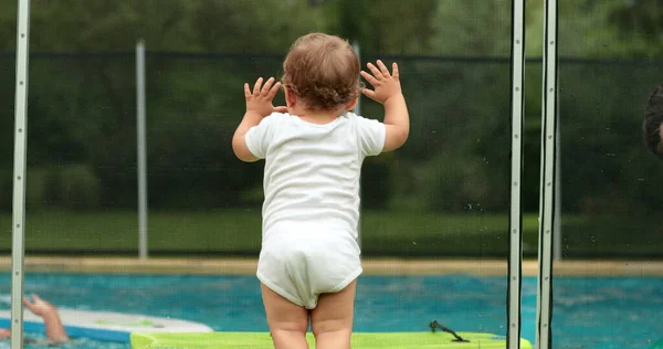 Baby Leaning Swimming Pool Fence Security Infant Foreground While Kids — 스톡 사진