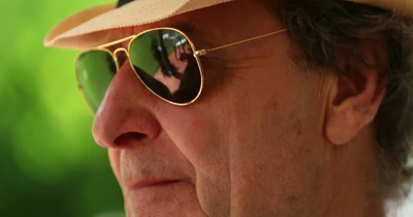 Older Man Face Wearing Dark Sunglasses Hat Outdoors Senior Man — ストック写真
