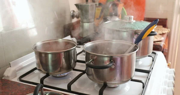 Приготовление Пищи Пар Выходящий Сковород Кастрюль — стоковое фото