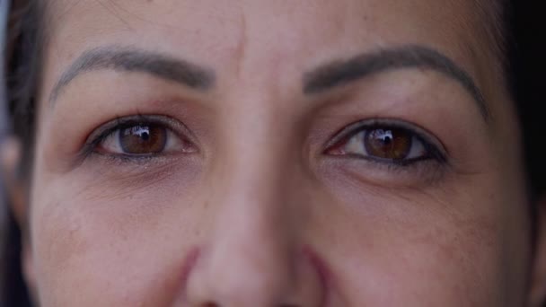 Středověké Ženské Oči Dívají Kamery Detailní Pohled Makra — Stock video