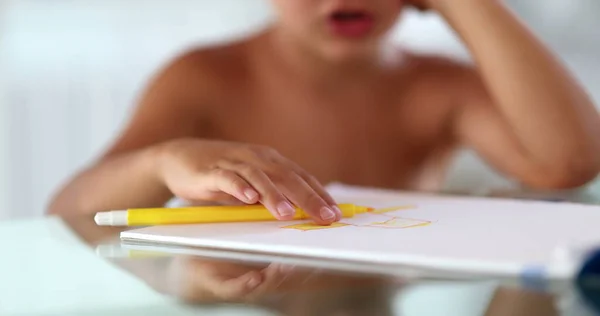 Gros Plan Enfant Dessin Main Coloriage Sur Papier — Photo