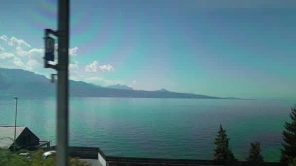 从运行中的火车窗口看日内瓦湖 — 图库视频影像