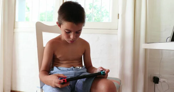 Çocuk Evde Video Oyunu Oynuyor Bağımlı Çocuk Internette Oyun Oynuyor — Stok fotoğraf