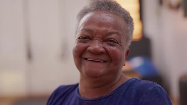 Portrait Joyful Senior Black Woman Smiling Camera Close Face Authentic — Stock Video