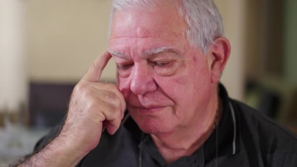 Deep Contemplation Thoughtful Senior Caucasian Man His 70S Engaged Deep — Stock Video