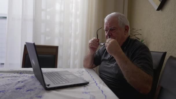 Senior Man Putting Reading Glasses Starts Use Laptop Computer Home — Stock Video
