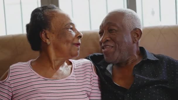 Coppia Anziani Baci Nero Brasiliano Più Vecchio Marito Moglie Bacio — Video Stock