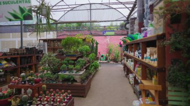 Bahçıvanlık Mağazası 'nın iç kısmı çekim hareketlerinde. Çiçekçi Dükkanı yerel işletmesi