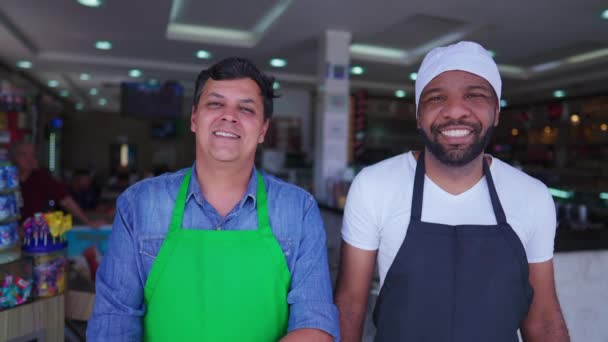 Porträtt Småföretagsledare Med Anställd Jobberbjudande Begreppet Restaurang Cafeteria Två Personer — Stockvideo