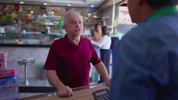 Senior Zákazník Interakci Lahůdkářem Místní Jídelně Restaurace Podnikání Starší Osoba — Stock video