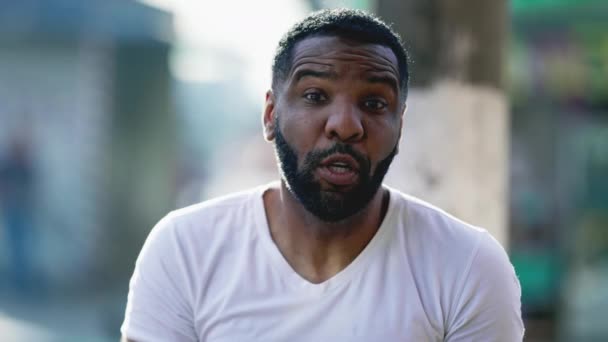 Homme Noir Reaction Dans Émotion Choquante Surprise Sentiment Afro Américain — Video