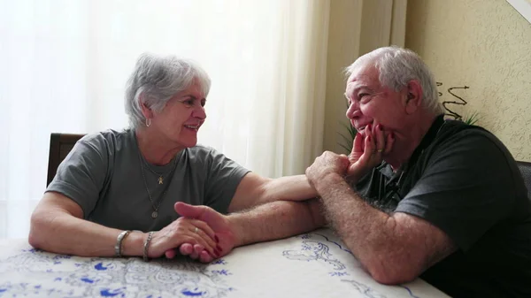 Romantic Bonding Moment Elderly Married Couple Holding Hands Looking Each — Stock Photo, Image