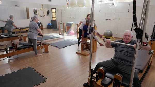Elderly People Exercising Pilates Machines Group Session Female Coach Instructor — Stock Photo, Image