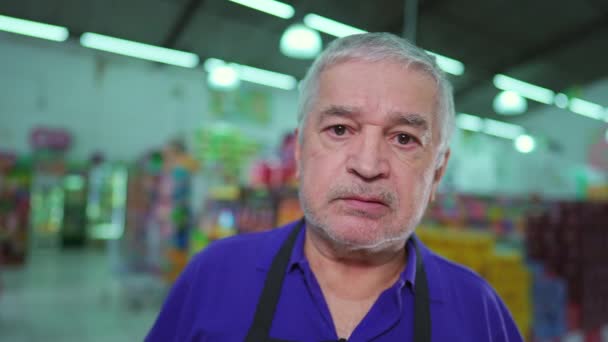 Portrét Ustaraného Staršího Manažera Supermarketu Který Potýká Těžkými Časy Předpojatý — Stock video