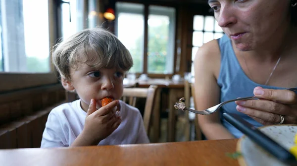 Mother Child Sitting Restaurant Mom Feeding Kid Wanting Food — Stock Photo, Image