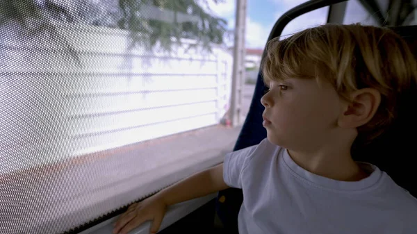 Kleine Jongen Reizen Met Bus Passagier Kid Travs Met Het — Stockfoto