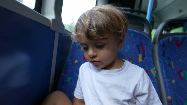 Een Passagier Kleine Jongen Reizen Met Bus Kind Gezeten Het — Stockfoto