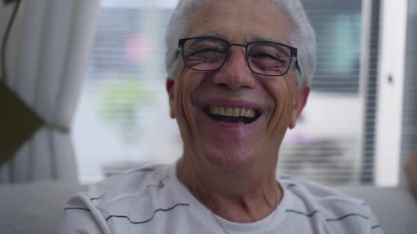 Portrait Homme Âgé Mature Joyeux Riant Souriant Gros Plan Sur — Video