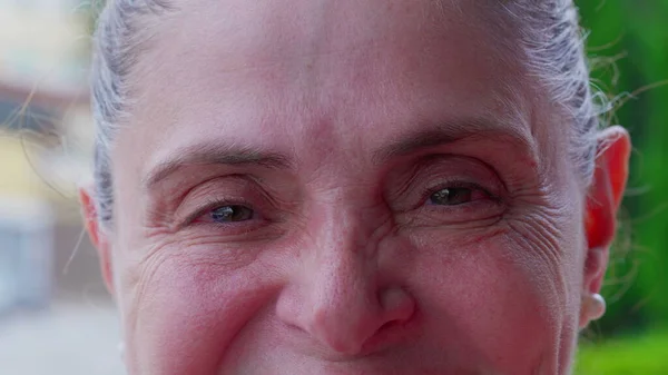 Макро Крупный План Радостного Улыбающегося Выражения Глазах Счастливой Пожилой Белой — стоковое фото