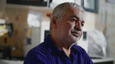 Evde Umutsuz Son Sınıflar Umutsuzca Umutsuzca Umutsuzca Umutsuzca Umutsuzca Umutsuzca Umutsuzca Yaşlanan Yüz Depresyonu ve Zihinsel Hastalıkla Savaşıyor