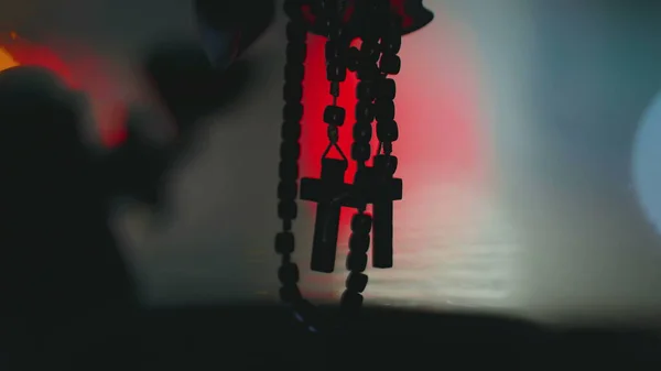 Croix Chrétienne Affichée Sur Pare Brise Symbolisant Foi Espoir Dévotion — Photo