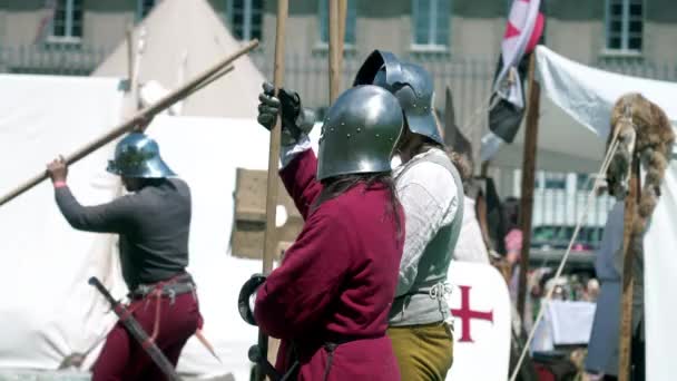 Echa Męstwa Żołnierzy Gotowości Włóczniami Festiwalu Historycznym — Wideo stockowe