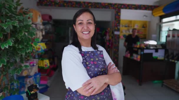 Portrét Pracovnice Small Local Business Zkříženýma Rukama Usmívající Kameru Před — Stock video