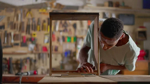 Young Carpenter Working Workshop Help His Teacher Senior Man Guiding — Stock Photo, Image