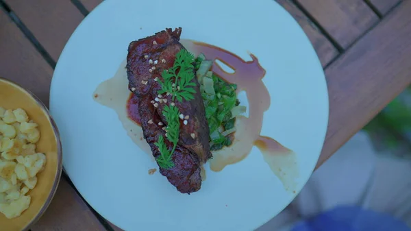 Elegant Tallrik Presentation Smaklig Kött Lyxig Middag Pot Exklusiva Restaurangtallrik — Stockfoto