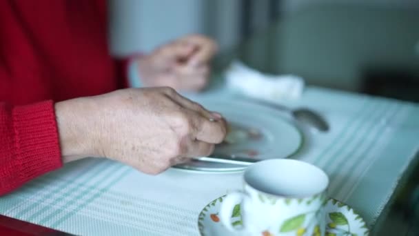 Senior Woman Eating Breakfast Elderly Lady Eating Eggs Fork Morning — Stock Video