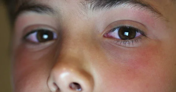 Olhos Rapaz Olhar Para Ecrã Noite Criança Macro Close Olho — Fotografia de Stock